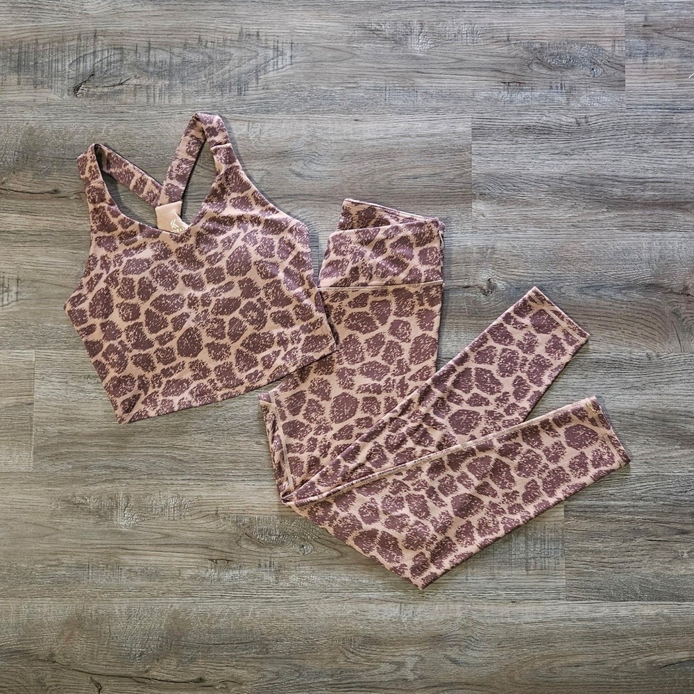 Kyodan Giraffe 🦒 Print Workout Sports Bra & Leggings Set